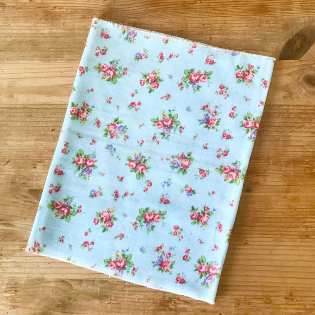 Cath Kidston(キャスキッドソン)の《未使用》ハンドメイド 花柄 ガーゼ 生地 ハンドメイドの素材/材料(生地/糸)の商品写真