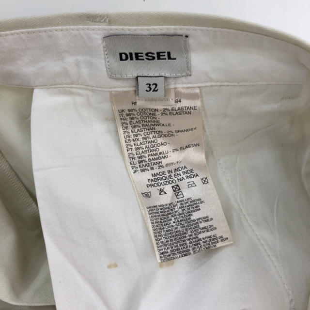 DIESEL(ディーゼル)の新品！DIESEL ストレッチ チノ ショートパンツ(32インチ) メンズのパンツ(ショートパンツ)の商品写真