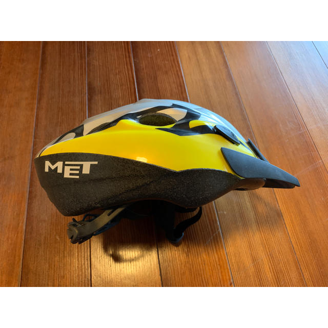 MET(メット)の自転車ヘルメット　MET BADBOY2 54-61cm 自動車/バイクのバイク(ヘルメット/シールド)の商品写真