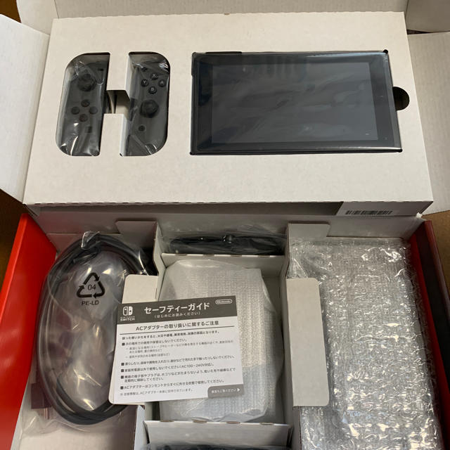 Nintendo Switch(ニンテンドースイッチ)のNintendoSwitch 新型 グレー エンタメ/ホビーのゲームソフト/ゲーム機本体(家庭用ゲーム機本体)の商品写真