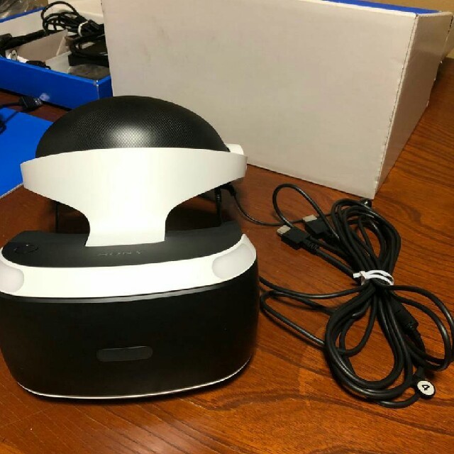 PlayStation VR(プレイステーションヴィーアール)のプレイステーション VR カメラ同梱版 エンタメ/ホビーのゲームソフト/ゲーム機本体(家庭用ゲーム機本体)の商品写真