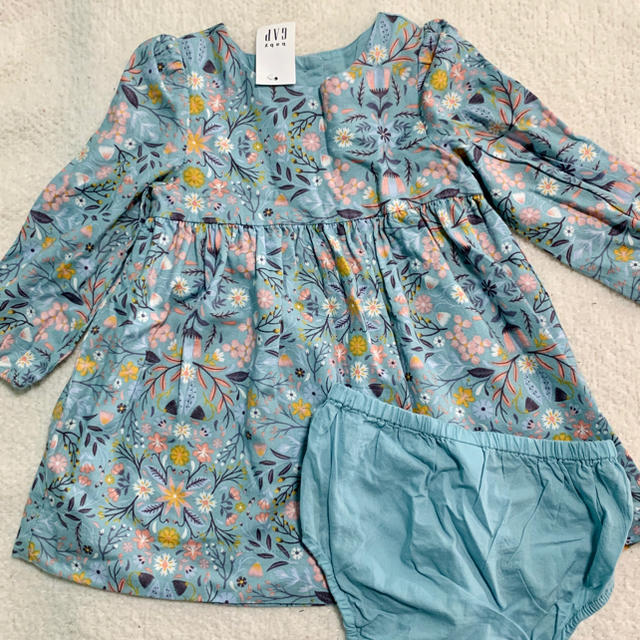 babyGAP(ベビーギャップ)のブルマ付き長袖花柄ワンピース キッズ/ベビー/マタニティのキッズ服女の子用(90cm~)(ワンピース)の商品写真