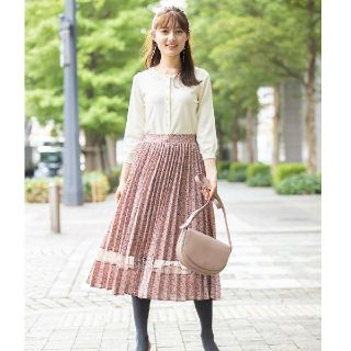 トッコ(tocco)のtocco closet　レース×フラワープリントプリーツスカート　ピンク　新品(ロングスカート)