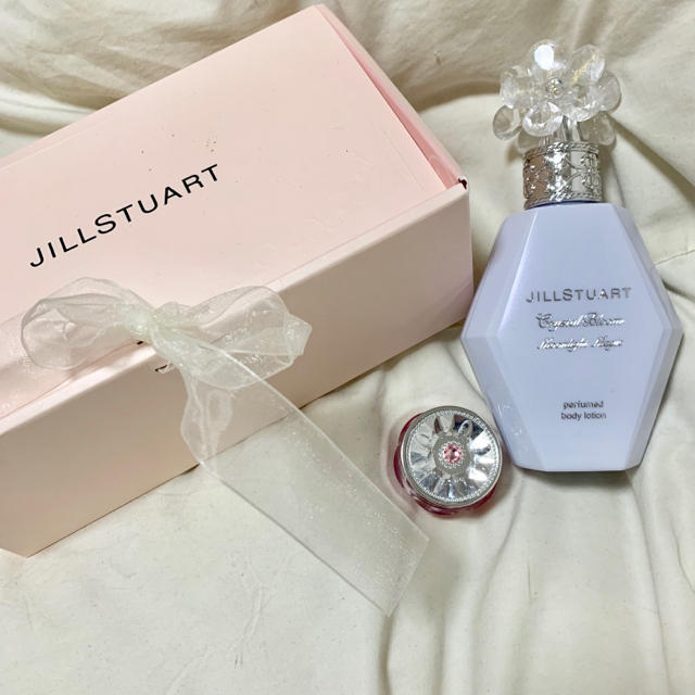 JILLSTUART - ジルスチュアート･ボディーローション＆フルーツリップバームのset♡定価の半額！の通販 by くろみん's shop