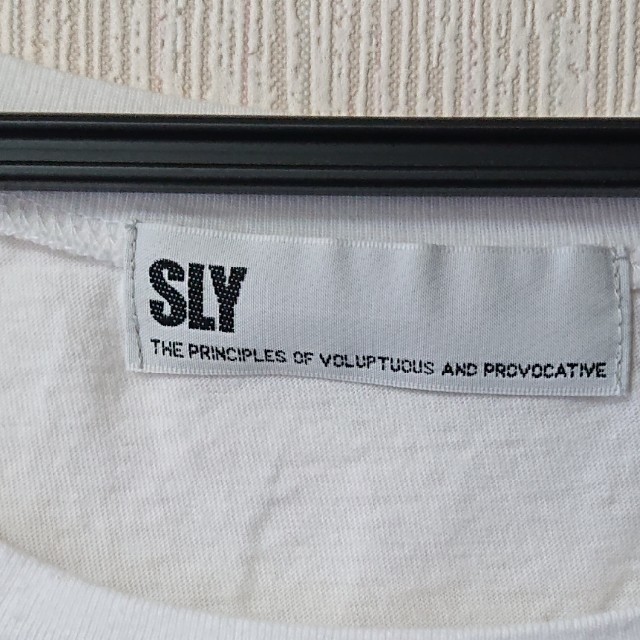 SLY(スライ)のSLY 半袖 レディースのトップス(Tシャツ(半袖/袖なし))の商品写真