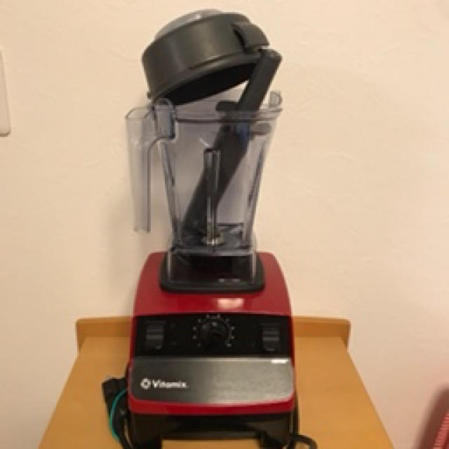 Vitamix(バイタミックス)の専用　値下げ Vitamix 赤 中古 取説 DVD付き スマホ/家電/カメラの調理家電(フードプロセッサー)の商品写真