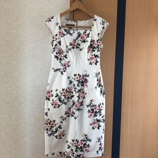 ローラアシュレイ(LAURA ASHLEY)の本日限定最終お値下げ　LAURA ASHLEYタグ付き花柄ワンピース(ひざ丈ワンピース)