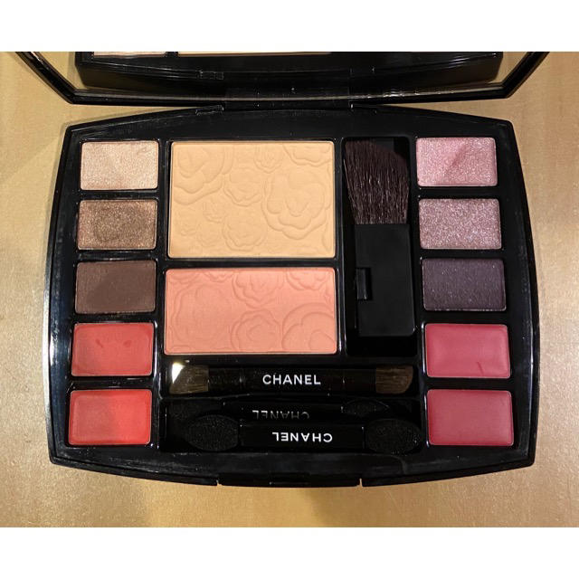 CHANEL(シャネル)のCHANEL 限定 トラベルメイクアップパレット ハーモニードゥカメリア   コスメ/美容のキット/セット(コフレ/メイクアップセット)の商品写真