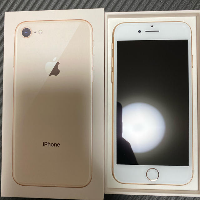 au版　iPhone8 64GB ゴールド