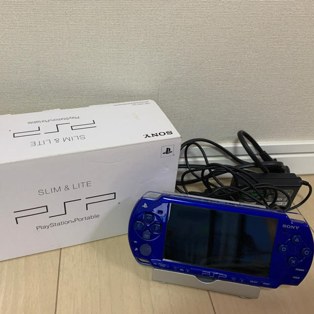 PlayStation Portable(プレイステーションポータブル)のPSP-2000XMB  ブルー エンタメ/ホビーのゲームソフト/ゲーム機本体(携帯用ゲーム機本体)の商品写真