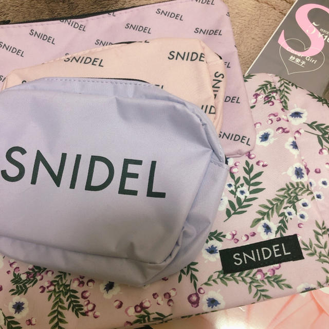 SNIDEL(スナイデル)のSNIDEL 美人ポーチ 4姉妹 sweet 付録 レディースのファッション小物(ポーチ)の商品写真