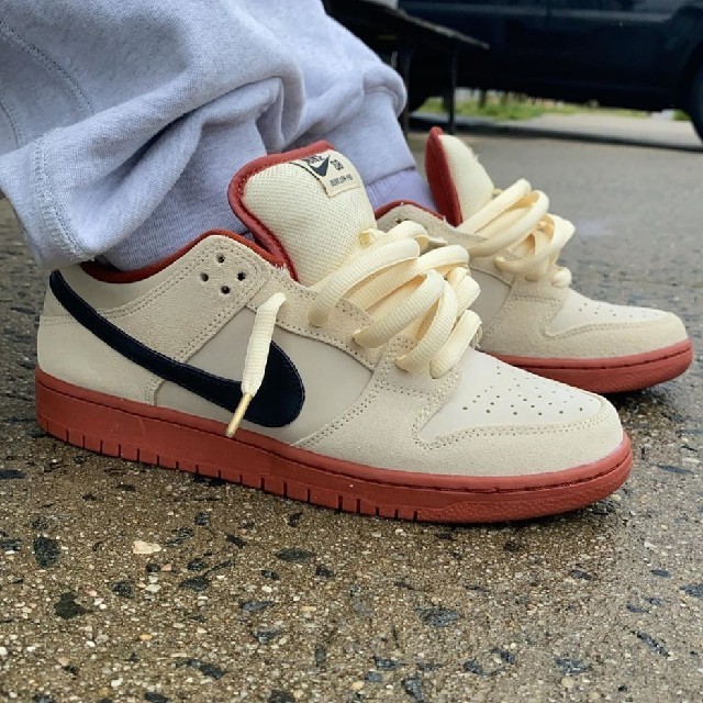 NIKE DUNK SB モスリン