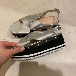 ザラ(ZARA)のザラ　シルバーサンダル　ウェッジ　厚底　37 バックストラップ(サンダル)