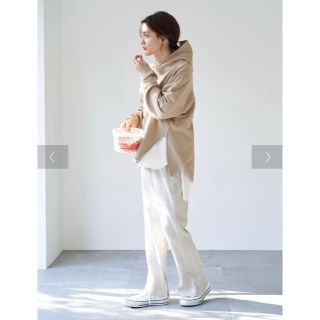 ザラ(ZARA)の【新品】アメリカンホリック/サイドスリットパンツ(カジュアルパンツ)