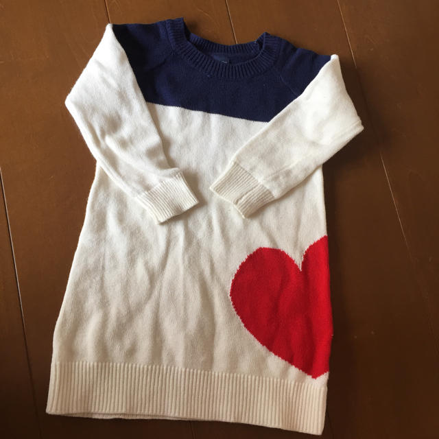 babyGAP(ベビーギャップ)のバレンタイン限定商品ニットワンピース キッズ/ベビー/マタニティのキッズ服女の子用(90cm~)(ワンピース)の商品写真