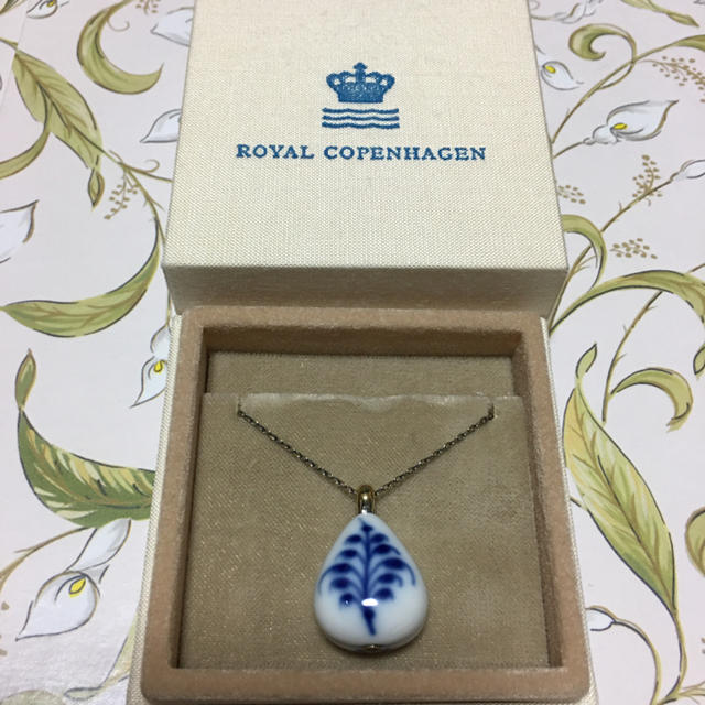 ROYAL COPENHAGEN(ロイヤルコペンハーゲン)のロイヤルコペンハーゲン  ブルーフルーテッド  ネックレス  ペンダント レディースのアクセサリー(ネックレス)の商品写真