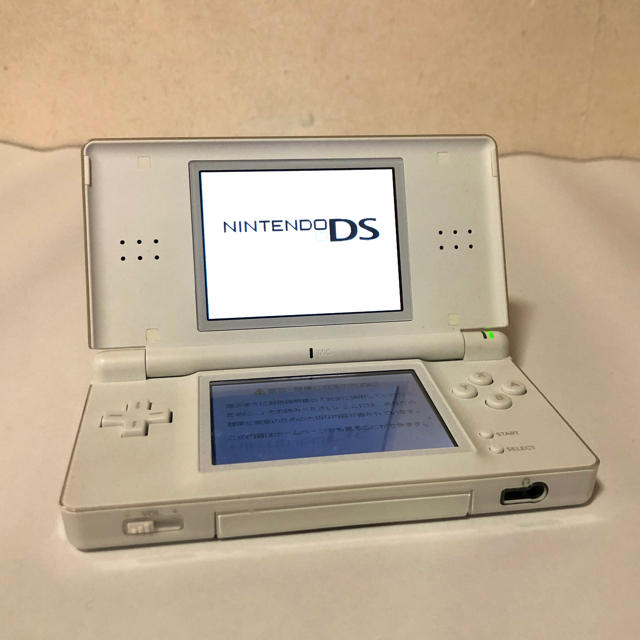 ニンテンドーDS(ニンテンドーDS)のニンテンドーDS Lite エンタメ/ホビーのゲームソフト/ゲーム機本体(携帯用ゲーム機本体)の商品写真