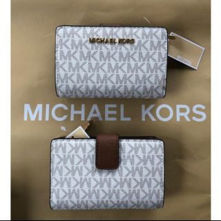 マイケルコース(Michael Kors)の大人気！ マイケルコースの二つ折り財布　バニラ(財布)