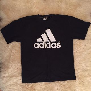 アディダス(adidas)のadidas Tシャツ(Tシャツ/カットソー(半袖/袖なし))