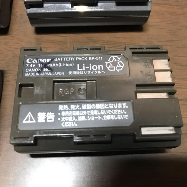 Canon(キヤノン)の【Canon純正】一眼レフ用バッテリー4個セット スマホ/家電/カメラのカメラ(デジタル一眼)の商品写真