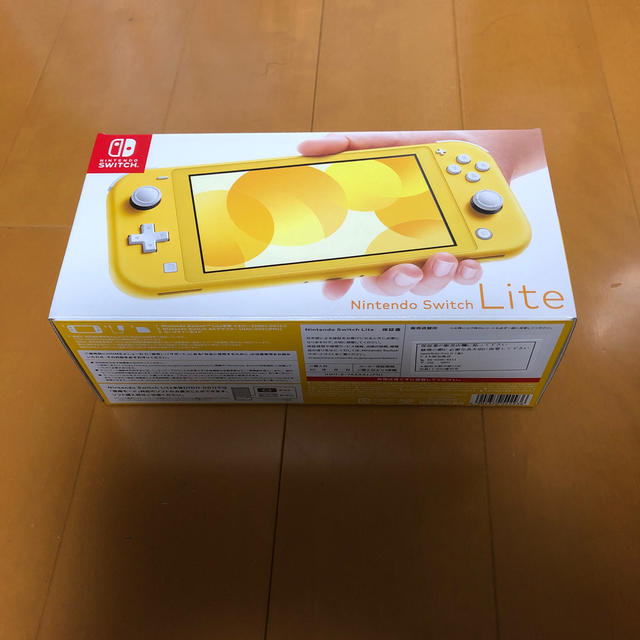 任天堂(ニンテンドウ)のNintendo Switch Lite イエロー　新品未開封 エンタメ/ホビーのゲームソフト/ゲーム機本体(家庭用ゲーム機本体)の商品写真