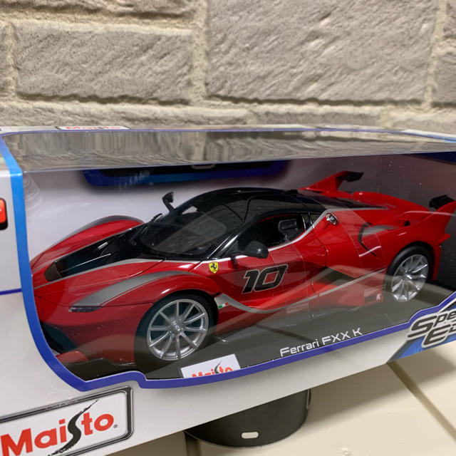 Ferrari(フェラーリ)の【新品 未開封】1/18 レア マイストMaisto Ferrari FXX K エンタメ/ホビーのおもちゃ/ぬいぐるみ(ミニカー)の商品写真