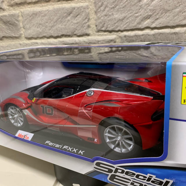 Ferrari(フェラーリ)の【新品 未開封】1/18 レア マイストMaisto Ferrari FXX K エンタメ/ホビーのおもちゃ/ぬいぐるみ(ミニカー)の商品写真