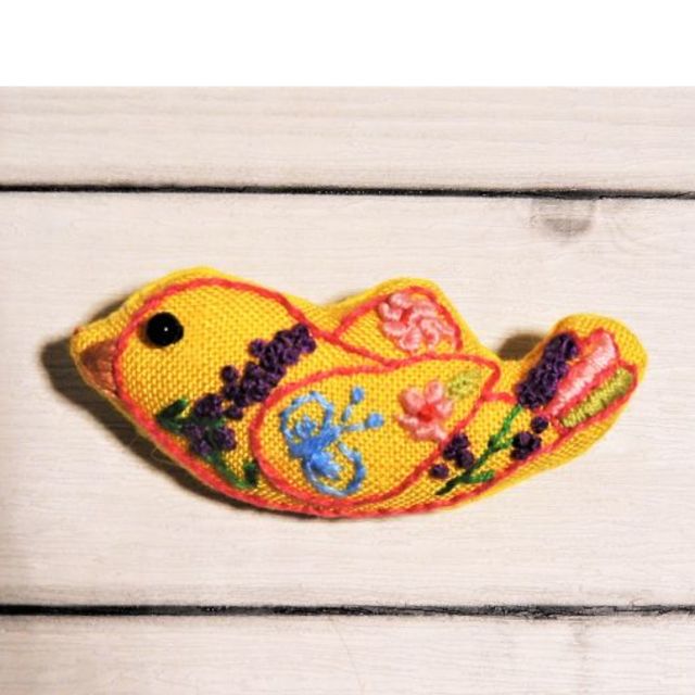 完売【お絵描き刺しゅう】ラベンダー小鳥ちゃん刺しゅうブローチ・蝶々・刺繍