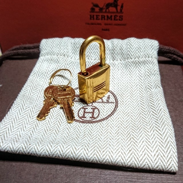 HERMES ゴールド カデナパドロック南京錠鍵付き！