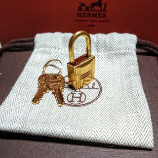 HERMESゴールドカデナパドロック南京錠鍵2本箱、保存袋付き aljaser.com.bh
