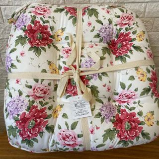 ローラアシュレイ(LAURA ASHLEY)の【新品未使用】ローラアシュレイ　シートクッション2枚組(クッション)