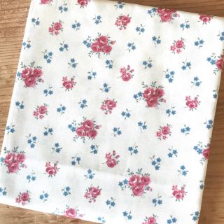 キャスキッドソン(Cath Kidston)の《未使用》moda 花柄　コットン 生地(生地/糸)