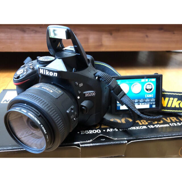 【Nikon】デジタル一眼レフ D5200 + 単焦点レンズ付