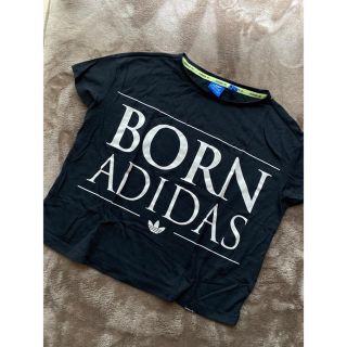 アディダス(adidas)のadidas 短め Tシャツ　ブラック(Tシャツ(半袖/袖なし))