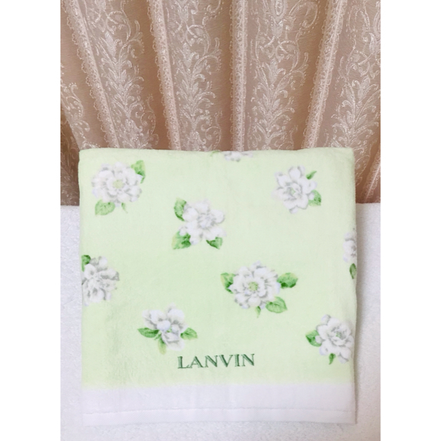 LANVIN(ランバン)の【新品】ランバン　日本製　バスタオル　LANVIN 花柄　綿100％　ブランド インテリア/住まい/日用品の日用品/生活雑貨/旅行(タオル/バス用品)の商品写真