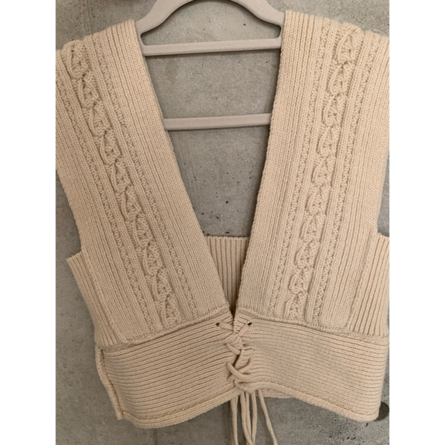 GU(ジーユー)のLILOU v neck vest メンズのトップス(ベスト)の商品写真