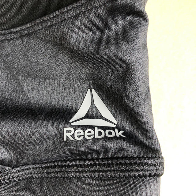 Reebok(リーボック)のReebok（リーボック ）スポーツブラ　XS 新品 スポーツ/アウトドアのランニング(ウェア)の商品写真
