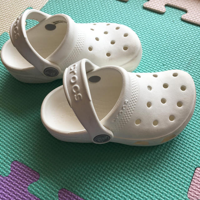 crocs(クロックス)のクロックスcrocs★正規品★ホワイト サイズc8 15.5 キッズ/ベビー/マタニティのキッズ靴/シューズ(15cm~)(サンダル)の商品写真