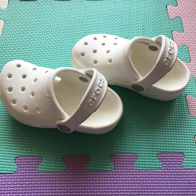 crocs(クロックス)のクロックスcrocs★正規品★ホワイト サイズc8 15.5 キッズ/ベビー/マタニティのキッズ靴/シューズ(15cm~)(サンダル)の商品写真