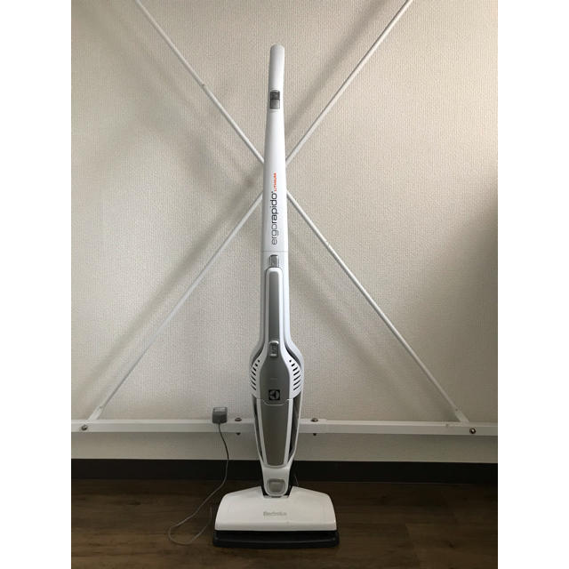 Electrolux - コードレス掃除機 ハンドクリーナー 説明書付き Electrolux - コードレス掃除機 ハンドクリーナー 説明書付き