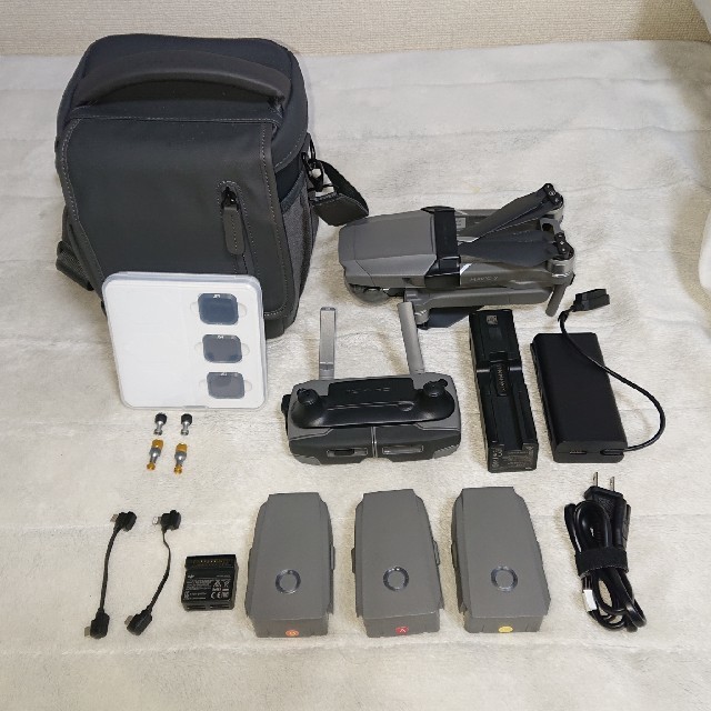 専用(Used) DJI MAVIC 2 Pro + Fly More Kit エンタメ/ホビーのおもちゃ/ぬいぐるみ(ホビーラジコン)の商品写真