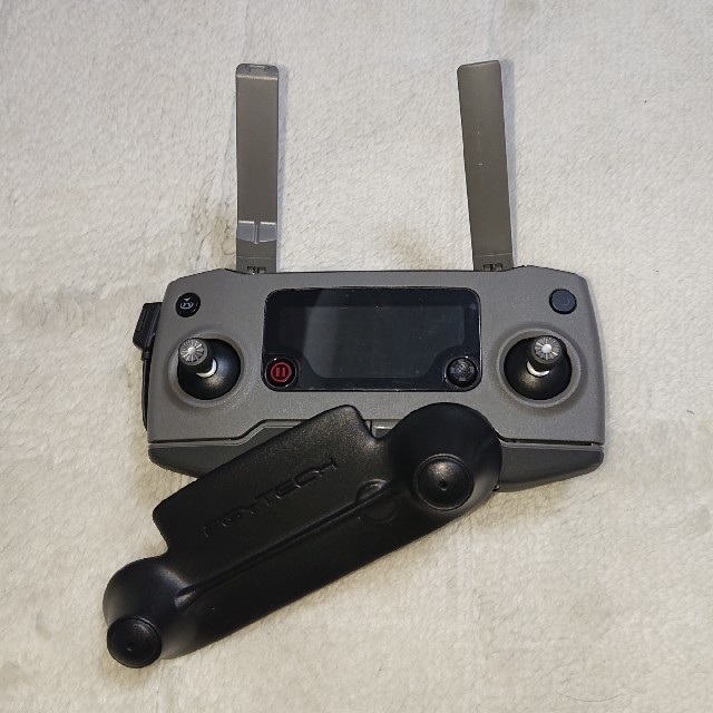 専用(Used) DJI MAVIC 2 Pro + Fly More Kit エンタメ/ホビーのおもちゃ/ぬいぐるみ(ホビーラジコン)の商品写真