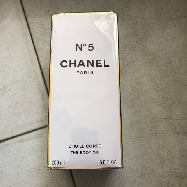 CHANEL シャネル No.5 ボディオイル　新品か