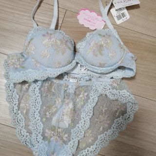 ブラ　パンツ　上下セット　新品タグ付き(ブラ&ショーツセット)