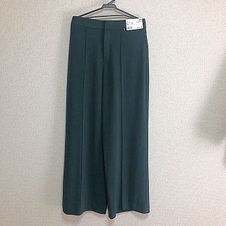 ユニクロ(UNIQLO)のユニクロ　新品ハイウエストワイドパンツ(その他)