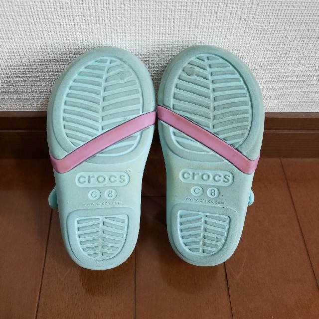 crocs(クロックス)のクロックス　サンダル　女の子　15.5㎝ キッズ/ベビー/マタニティのキッズ靴/シューズ(15cm~)(サンダル)の商品写真