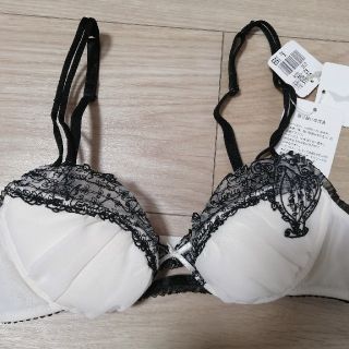 ブラ　パンツ　上下セット　ホワイト　新品タグ付き(ブラ)