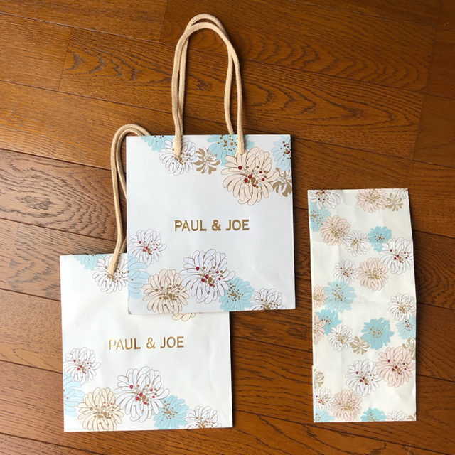 PAUL & JOE(ポールアンドジョー)のPaul&Joe＊ショップバッグ　3点 コスメ/美容のベースメイク/化粧品(口紅)の商品写真