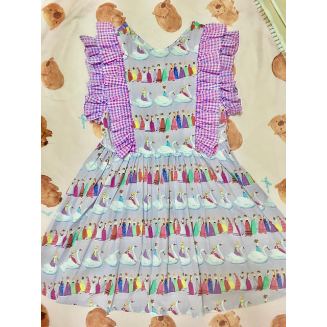 fafa(フェフェ)のfafaスワン柄ワンピース140 美品 キッズ/ベビー/マタニティのキッズ服女の子用(90cm~)(ワンピース)の商品写真