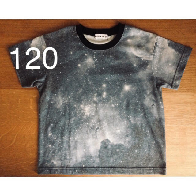 Branshes(ブランシェス)のブランシェス 120 星空 Tシャツ グレー キッズ/ベビー/マタニティのキッズ服男の子用(90cm~)(Tシャツ/カットソー)の商品写真